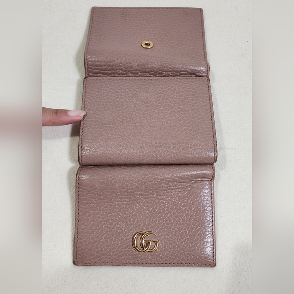 Gucci Marmont Trifold compact Wallet. Minor corner wear. Needs some cleaning. - Picture 14 of 16